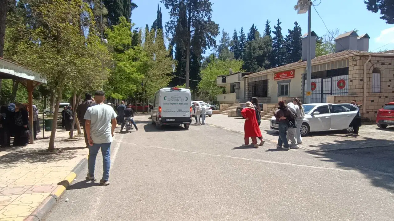 17-yasindaki-komsusu-tarafindan-bicaklanan-muhammed-oldu-BKMrNZZ8.jpg