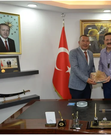 akp-doneminin-borclarini-afise-etmisti-chpli-dinar-belediye-baskani-veysel-topcu-da-akpye-katiliyor-1Vm6qdgq.webp