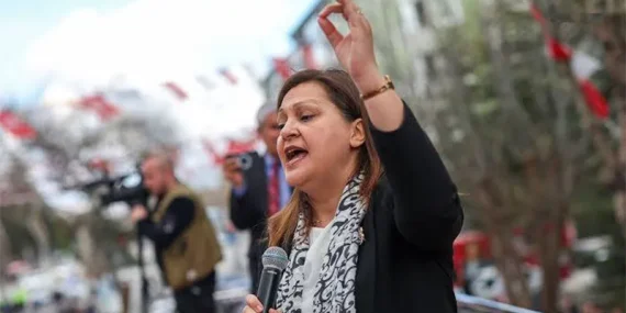 akpli-isim-burcu-koksal-ak-partiye-geciyor-beyefendi-grup-toplantisinda-rozetini-takacak-llAbCLAV.webp