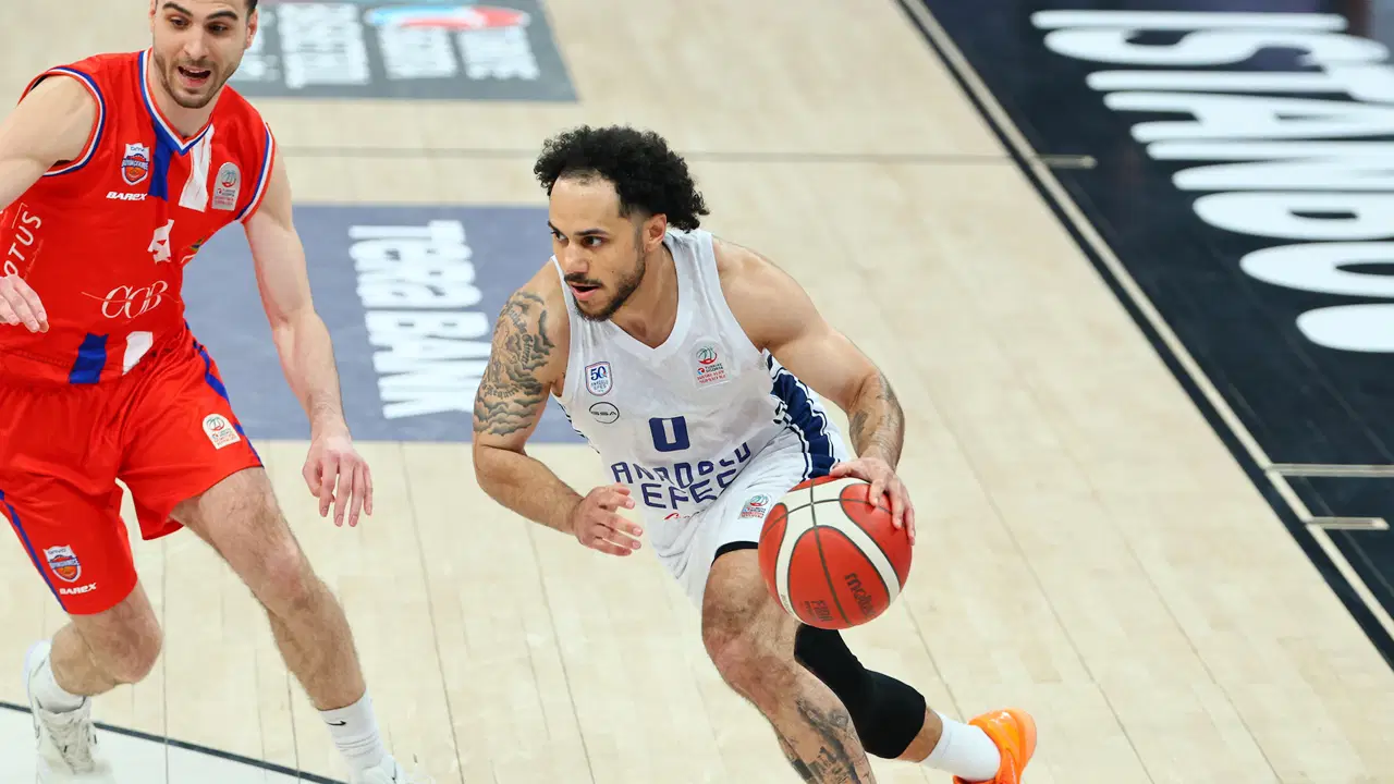 anadolu-efes-onvo-buyukcekmece-basketbolu-farkli-maglup-etti-bDQ541pr.jpg