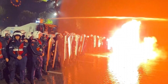 arnavutluk-karisti-tiranda-hukumet-karsiti-protestolarda-catisma-qxu57Ieg.jpg