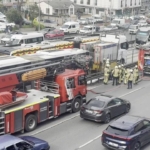 avcilarda-metrobuste-yangin-seferlerde-aksama-yasaniyor-Xd4uIpQP.jpg