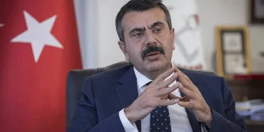 bakan-tekin-niye-elestiriyle-karsi-karsiya-kaldigimizi-anlamadik-is-dunyasiyla-is-birligini-devam-ettirecegiz-IuYCseA5.webp