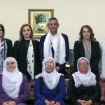 baris-anneleri-chp-genel-merkezde-ozgur-ozel-ile-gorustuler-E4DwrpGQ.webp