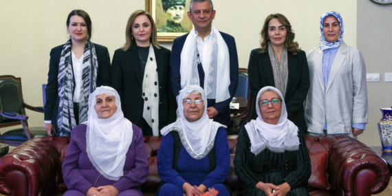 baris-anneleri-heyetinden-chp-lideri-ozgur-ozele-ziyaret-VK5EaQd3.jpg