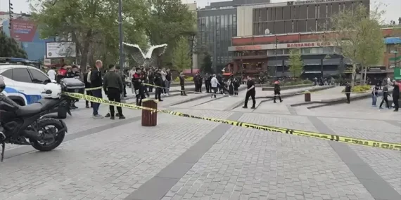 besiktas-iskelesinde-bicakli-saldiri-polisin-silahindan-seken-kursunlarla-3-kisi-ve-saldirgan-yaralandi-iGptiFWt.webp