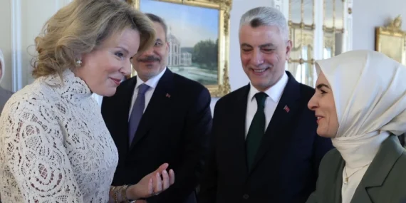 bruksel-siyasetinin-iki-tanidik-ismi-istanbulda-bulustu-kralice-mathildee-bakan-goktas-eslik-etti-xmzE33sK.webp