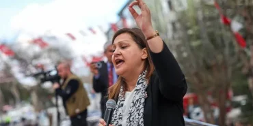 burcu-koksal-yarin-ak-partiye-katiliyorum-cok-huzurluyum-belediye-meclisinin-cogunlugu-ak-partiye-geciyor-TsJCKpBt.webp