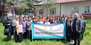 MARAŞLI ÖĞRENCİLERİN İSİMLERİ SİVAS'TA YAŞATILACAK SİVASLI ÖĞRENCİLER, MARAŞ SALDIRISINDA ÖLEN ÖĞRENCİLERİN İSİMLERİNİ DİKTİKLERİ FİDANLARLA YAŞATACAK