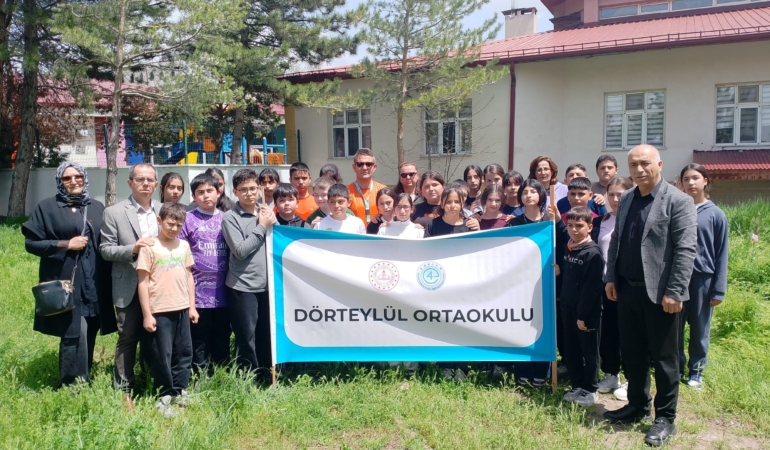 MARAŞLI ÖĞRENCİLERİN İSİMLERİ SİVAS'TA YAŞATILACAK SİVASLI ÖĞRENCİLER, MARAŞ SALDIRISINDA ÖLEN ÖĞRENCİLERİN İSİMLERİNİ DİKTİKLERİ FİDANLARLA YAŞATACAK