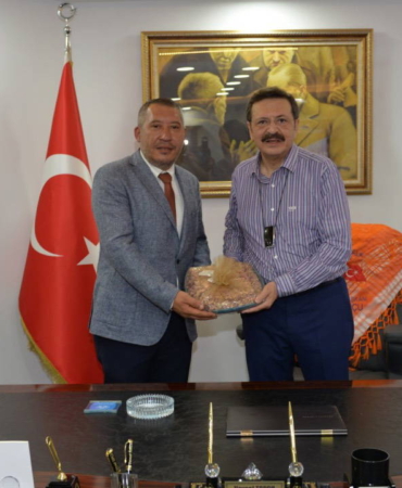chpden-istifa-edip-akpye-gececegi-soylenen-veysel-topcunun-akp-enkazi-afisi-yeniden-gundemde-dDR2YM4A.jpg