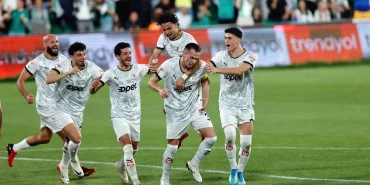 corum-fkyi-evinde-yikan-bodrum-fk-play-off-2-turunda-ilk-maci-gecti-WsKZc8FL.webp