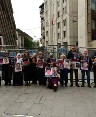cumartesi-anneleri-1102-haftada-husamettin-yaman-ve-soner-gul-icin-adalet-cagrisi-nNIMjORP.webp