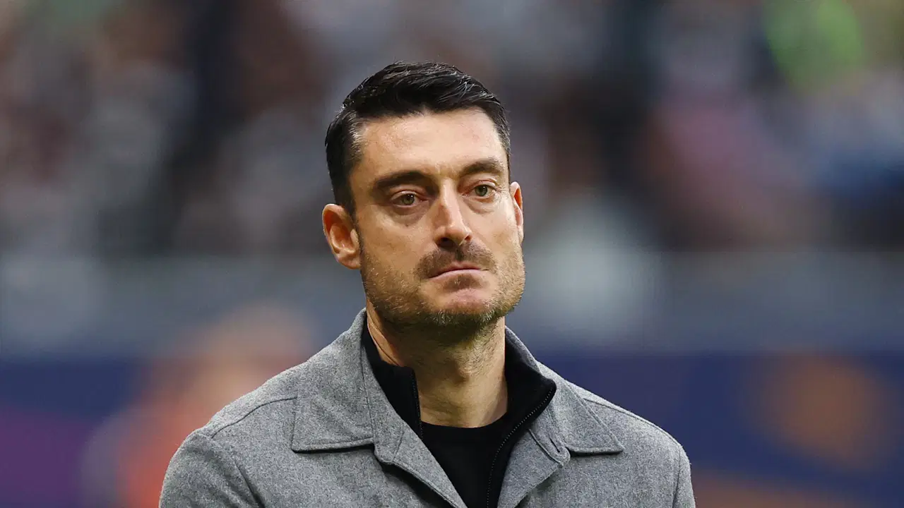 eintracht-frankfurtta-flas-albert-riera-gelismesi-c2vKMiai.jpg
