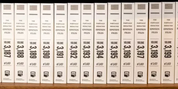 epstein-belgeleri-sergileniyor-3-milyondan-fazla-sayfa-basildi-hisc17Py.webp