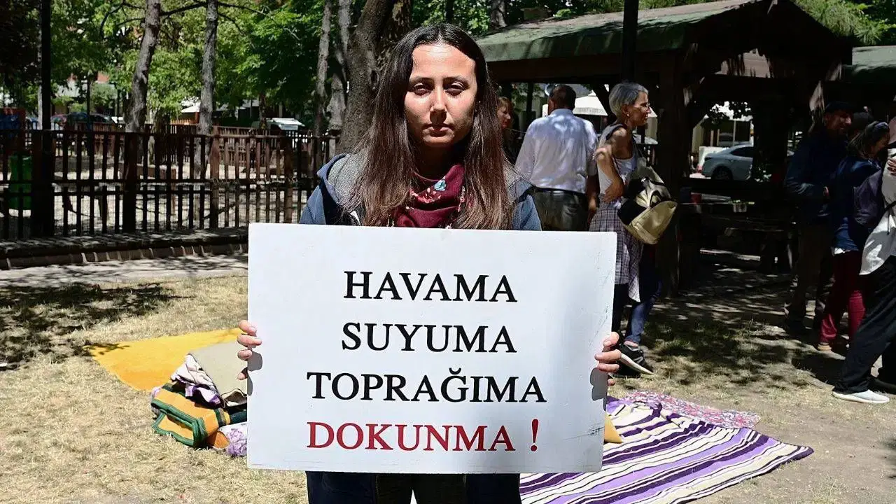 erinc-sagkandan-esra-isik-aciklamasi-mutluluk-verici-OxcLBDVu.jpg