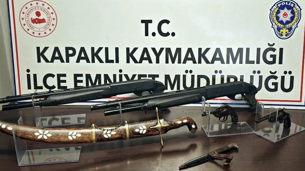 evinden-tarihi-kilic-kama-ve-tabanca-cikti-gozaltina-alindi-LiYwgaqQ.jpg