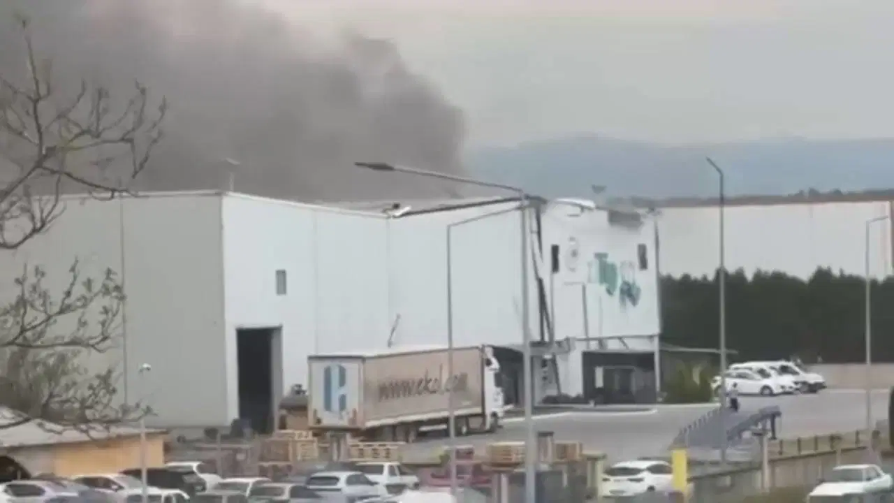 fabrikadaki-yanginda-yaralanan-8-isciden-7si-taburcu-oldu-E2uKzNSY.jpg