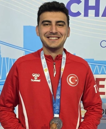 fahrettin-can-erden-avrupa-atesli-silahlar-sampiyonasinda-gumus-madalya-ACMq9l5b.jpg