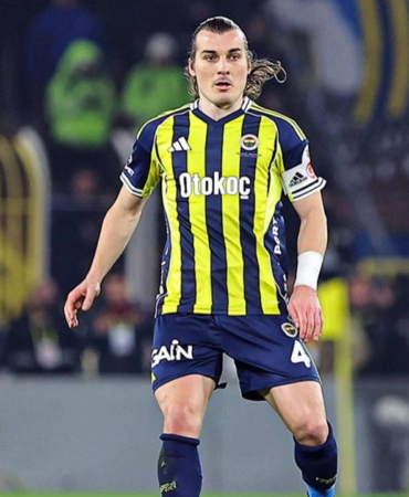 fenerbahcede-sakatlik-kafa-travmasi-gecirdi-4QPNXBjf.jpg