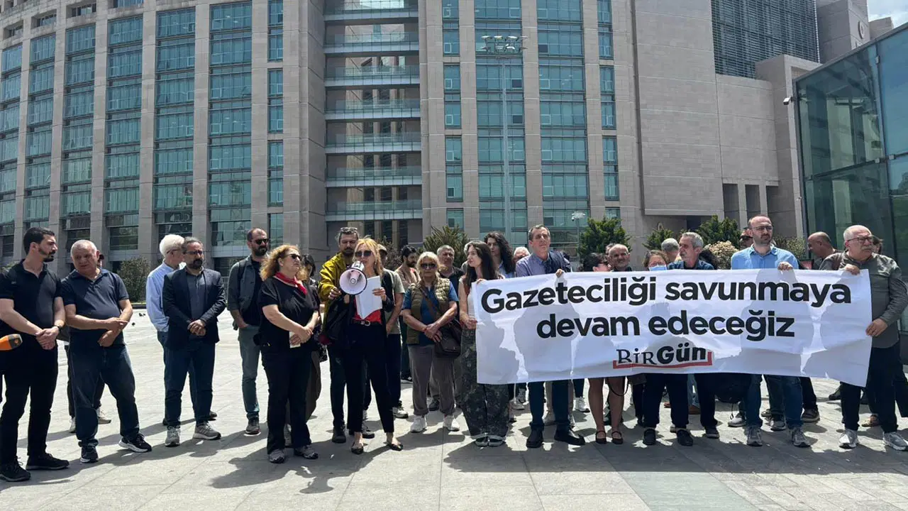 gazetecilerden-sert-tepki-sarya-topraki-hedef-gosterenler-cinayetin-suc-ortagidir-k2PHS8Ei.jpg