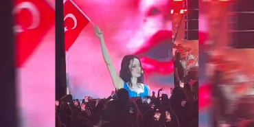 gaziantepte-hedef-gosterilen-manifest-grubunun-konseri-doldu-tasti-disarida-mehterli-protesto-iceride-8-bin-IfMjJgIe.webp