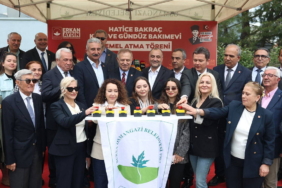 gokan-zeybek-bursada-acikladi-chp-turkiye-genelindeki-803uncu-kresin-temelini-atti-V1LMVMzg.jpg