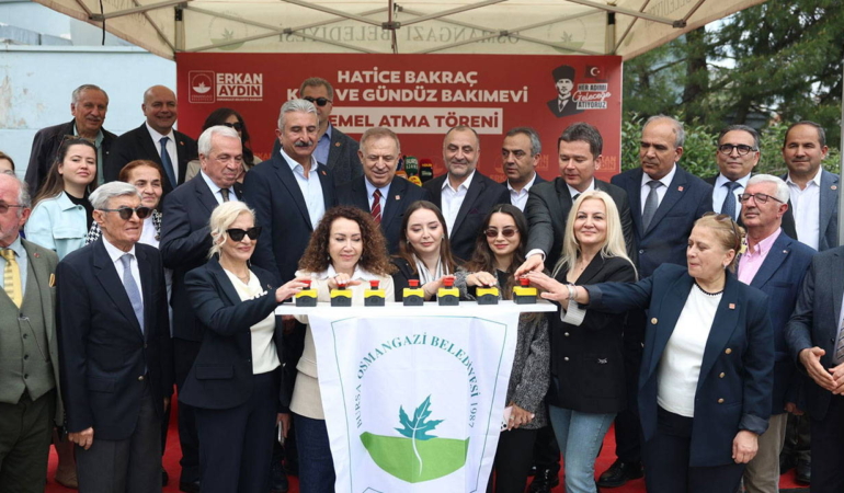 gokan-zeybek-bursada-acikladi-chp-turkiye-genelindeki-803uncu-kresin-temelini-atti-V1LMVMzg.jpg