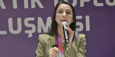 hatimogullari-barisi-tipki-bir-igne-oyasi-gibi-ilmek-ilmek-kucuk-kucuk-ve-buyuk-bir-yMdEFmEc.webp