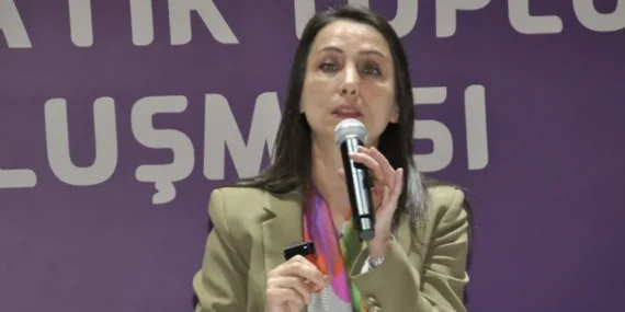 hatimogullari-barisi-tipki-bir-igne-oyasi-gibi-ilmek-ilmek-kucuk-kucuk-ve-buyuk-bir-yMdEFmEc.webp