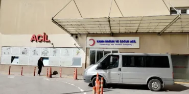 izmir-bucada-acil-serviste-hemsireye-iki-ayri-saldiri-iddiasi-akpye-sik-yet-ederiz-diyerek-tehdit-IrPz3sI4.webp
