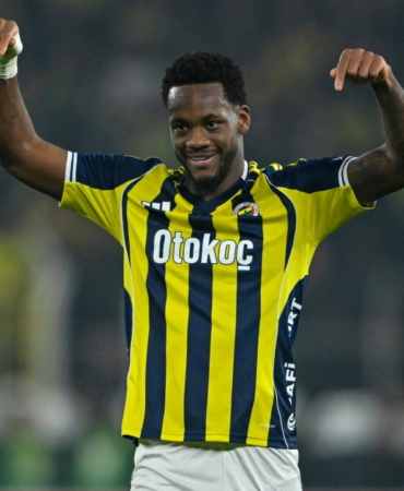 jhon-durandan-galatasarayin-paylasimina-begeni-BQezHCR3.jpg