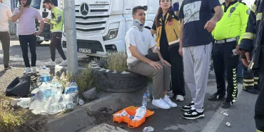 kocaelide-isci-servisi-ile-tirin-carpistigi-kazada-8-kisi-yaralandi-UvVxMEnj.webp