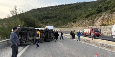 kusadasinda-otomobil-ile-minibus-carpisti-cok-sayida-yarali-var-Fv6dU17I.jpg