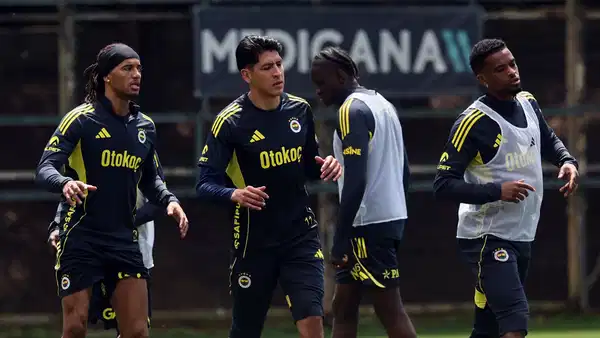 opsiyonu-kullanilmayacak-fenerbahcede-ilk-ayrilik-gerceklesiyor-w3iVr35w.jpg