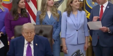 oval-ofiste-dalgin-anlar-trump-kameralar-onunde-uyukladi-EPnlOcUN.jpg