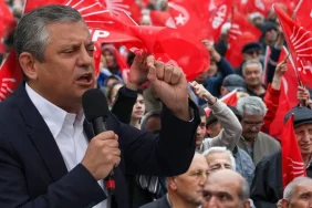 ozgur-ozel-erdogana-seslendi-o-bankadaki-kasayi-actir-akin-gurlekin-senin-sesini-kaydettigi-hafiza-6j6R2M9S.webp