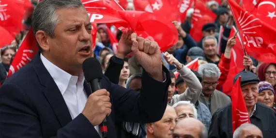 ozgur-ozel-erdogana-seslendi-o-bankadaki-kasayi-actir-akin-gurlekin-senin-sesini-kaydettigi-hafiza-6j6R2M9S.webp
