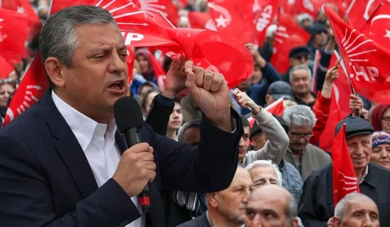 ozgur-ozel-erdogana-seslendi-o-bankadaki-kasayi-actir-akin-gurlekin-senin-sesini-kaydettigi-hafiza-6j6R2M9S.webp