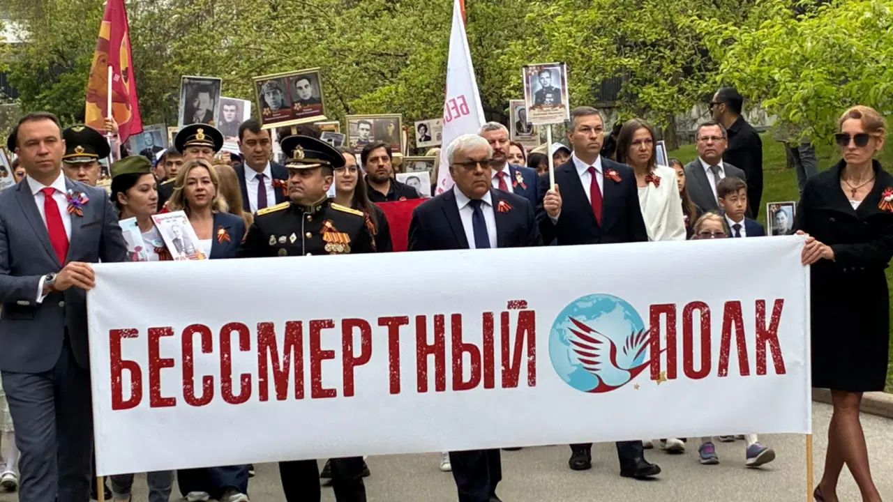 rusya-zafer-gununu-kutladi-buyukelci-versinin-ilk-kez-basinin-karsisina-cikti-dWMxlUXx.jpg