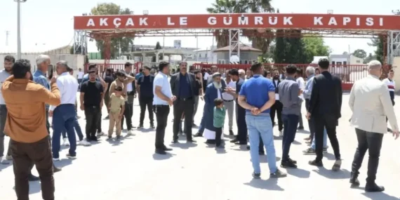 sanliurfa-valiligi-duyurdu-akcakale-kapisindan-suriyeye-gecisler-pasaport-ile-yapilacak-74T1TICF.webp
