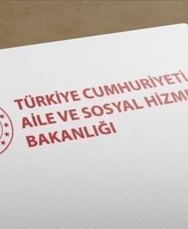sosyal-hizmetlerde-gorevli-psikolog-bicakli-saldiriya-ugradi-sendikalar-tepki-gosterdi-siyasi-sorumluluk-tartismasizdir-Y9DvXG9U.jpg
