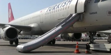 thy-ucaginda-panik-slide-acilarak-yolcu-tahliyesi-gerceklestirildi-47VPOwIg.webp