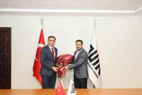 tuikte-devir-teslim-cetinkaya-gorevi-arabaciya-devrederken-koltuk-olmamasi-dikkat-cekti-Mndr66tT.webp