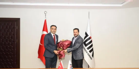tuikte-devir-teslim-cetinkaya-gorevi-arabaciya-devrederken-koltuk-olmamasi-dikkat-cekti-Mndr66tT.webp