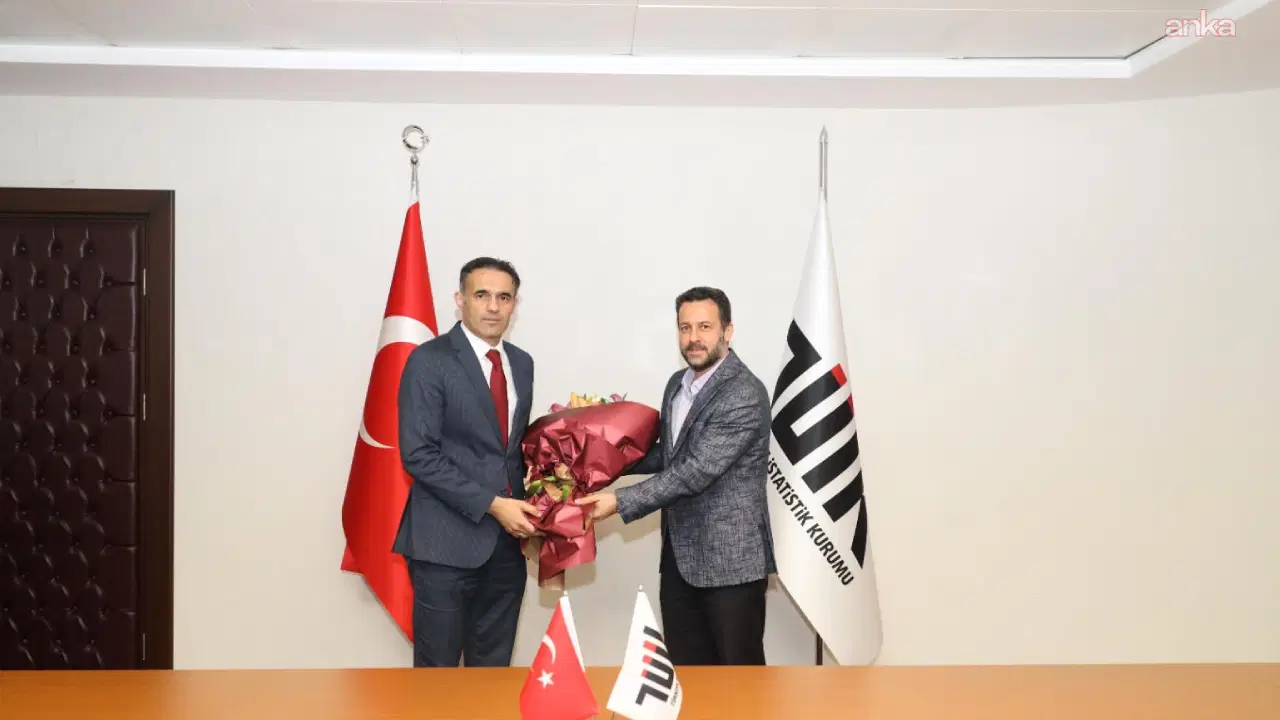 tuikte-sandalyesiz-devir-teslim-toreni-mehmet-arabaci-gorevi-devraldi-FDeMvSH3.jpg