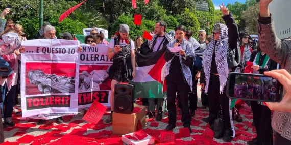 vendik-bienali-gazze-soykirimini-protesto-greviyle-basladi-soykirim-normallestirilemez-israil-bienalden-cikarilsin-YXl8kwF2.webp