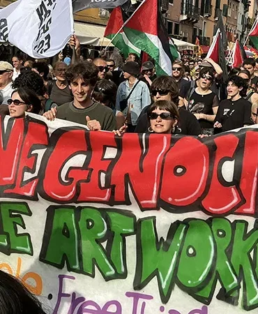 venedik-bienali-gazze-soykirimini-protesto-greviyle-basladi-soykirim-normallestirilemez-israil-bienalden-cikarilsin-RHv8tyWe.webp