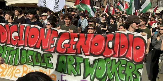 venedik-bienali-gazze-soykirimini-protesto-greviyle-basladi-soykirim-normallestirilemez-israil-bienalden-cikarilsin-RHv8tyWe.webp