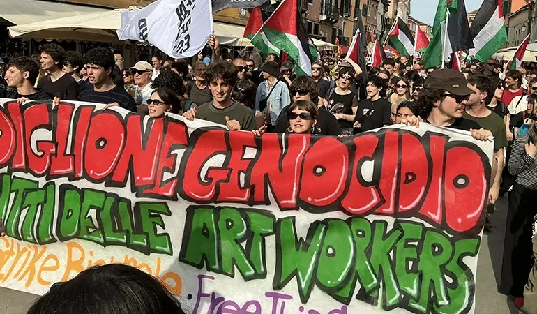 venedik-bienali-gazze-soykirimini-protesto-greviyle-basladi-soykirim-normallestirilemez-israil-bienalden-cikarilsin-RHv8tyWe.webp